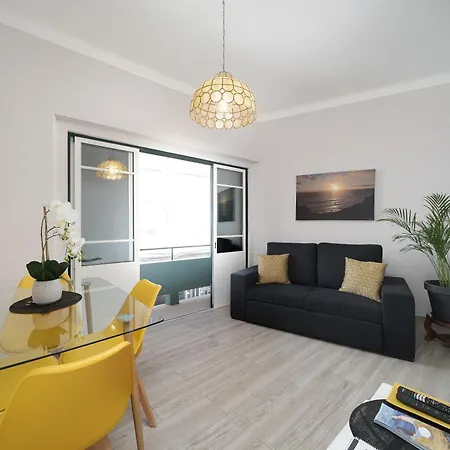 Spacious Stylish Apartament